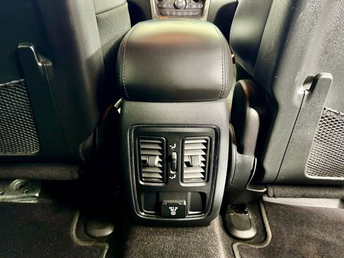 Used 2017 Jeep Grand Cherokee Altitude image 22