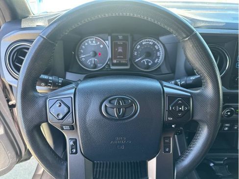 Used 2018 Toyota Tacoma TRD Sport w/ Exterior Package AWD/4WD image 21