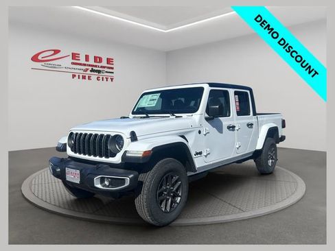 New 2026 Jeep Gladiator Sport AWD/4WD image 1