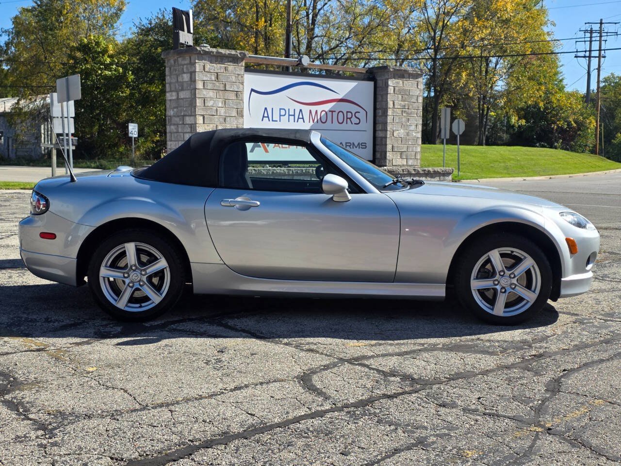 Used 2006 MAZDA MX-5 Miata Touring w/ Appearance Pkg RWD image 7