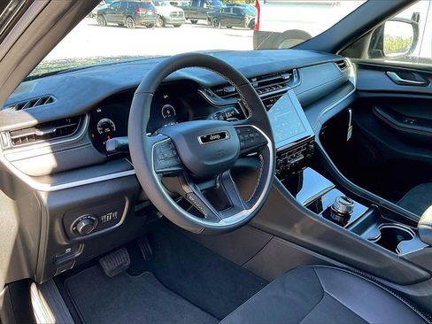 New 2025 Jeep Grand Cherokee L Altitude image 6