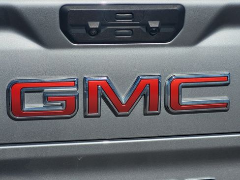 Used 2023 GMC Sierra 1500 AT4 w/ Technology Package AWD/4WD image 11
