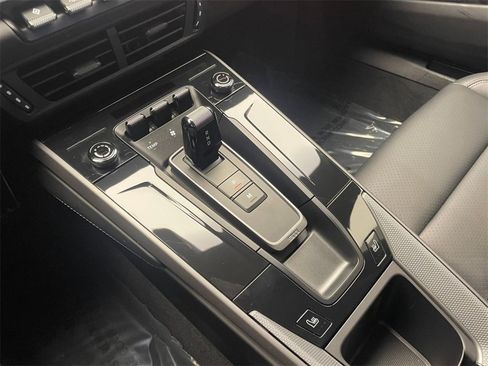 Certified 2025 Porsche 911 Carrera image 13