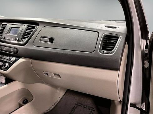 Used 2016 Kia Sedona L FWD image 26