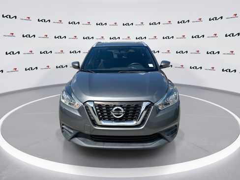 Used 2019 Nissan Kicks SV FWD image 3