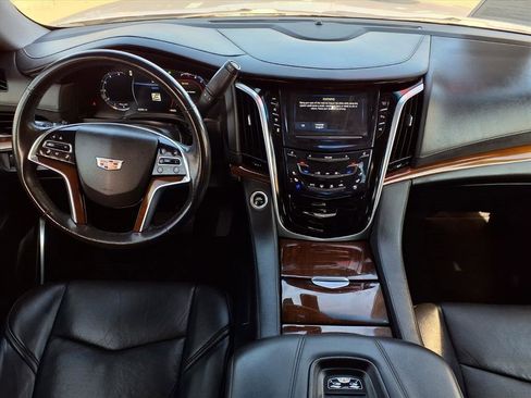 Used 2020 Cadillac Escalade 2WD image 12