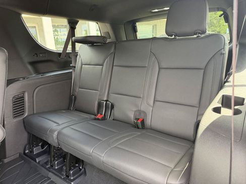 Used 2025 Chevrolet Suburban LT w/ Comfort Package AWD/4WD image 9