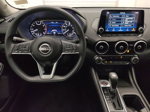 Used 2025 Nissan Sentra SV FWD image 22
