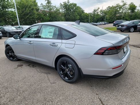 Used 2025 Honda Accord SE image 17