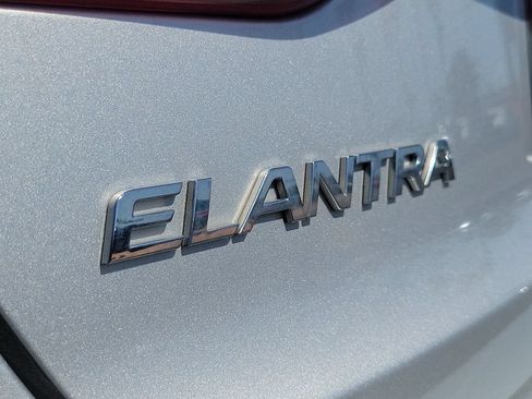 Used 2017 Hyundai Elantra SE FWD image 25