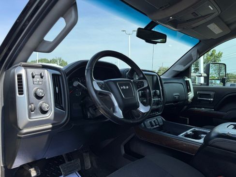 Used 2017 GMC Sierra 2500 SLE w/ SLE Preferred Package AWD/4WD image 13
