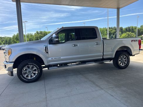 Used 2017 Ford F250 Lariat w/ Lariat Ultimate Package AWD/4WD image 4