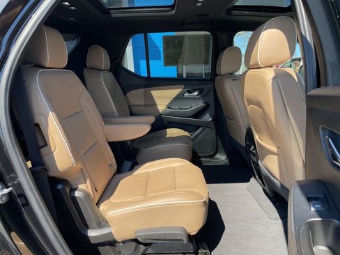 Used 2023 Chevrolet Traverse Premier w/ LPO, Cargo Package image 33