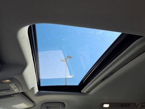 Used 2024 Nissan Armada SL w/ Captain's Chairs Package image 16