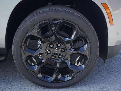 New 2025 Chevrolet Suburban Premier image 12