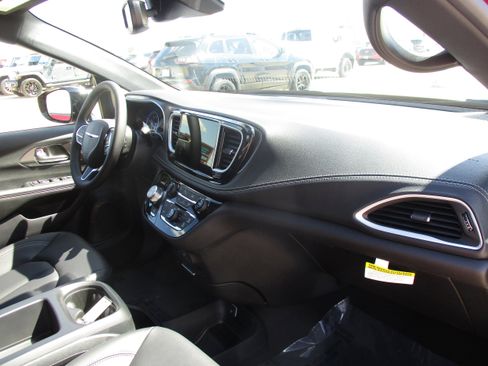 New 2026 Chrysler Pacifica Select FWD image 39