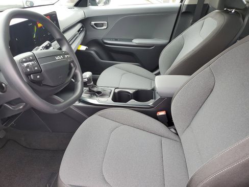 New 2025 Kia K4 LXS image 18