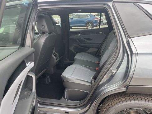 New 2026 Volkswagen Tiguan SE R-Line FWD image 21