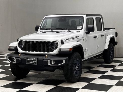New 2026 Jeep Gladiator Sport AWD/4WD image 4