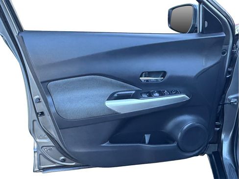 Used 2019 Nissan Kicks SV FWD image 17