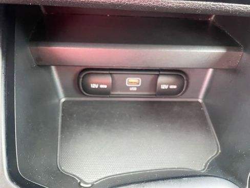Used 2023 Kia Soul LX w/ LX Technology Package FWD image 22
