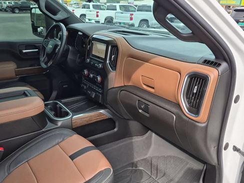 Certified 2022 Chevrolet Silverado 2500 High Country w/ Technology Package AWD/4WD image 27