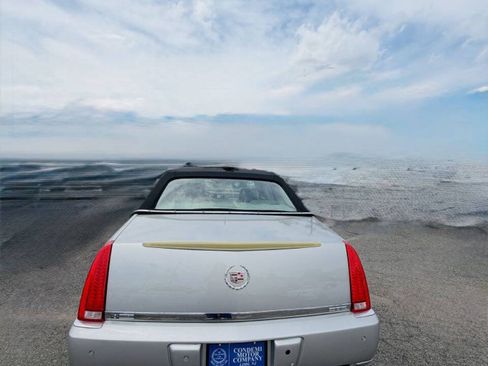 Used 2006 Cadillac DTS w/ Sun And Sound Package FWD image 9