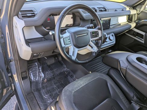 Used 2020 Land Rover Defender 110 SE image 9