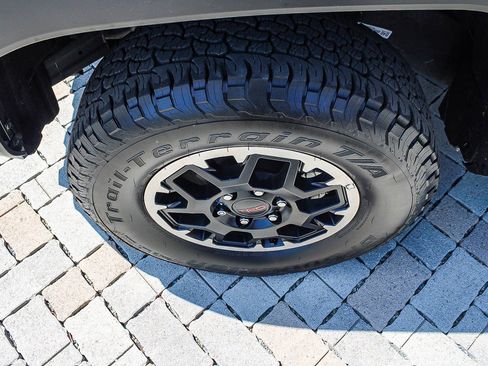 Used 2025 Toyota Tacoma TRD Off-Road AWD/4WD image 13