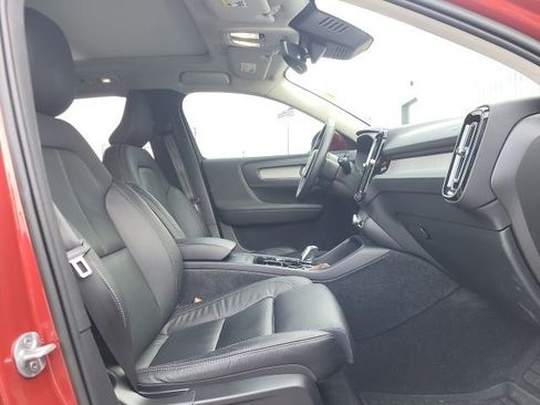 Used 2023 Volvo XC40 B5 Ultimate w/ Climate Package image 13