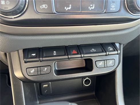 Used 2017 Chevrolet Colorado Z71 image 21