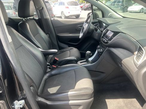 Used 2020 Chevrolet Trax LT w/ LT Convenience Package AWD/4WD image 33