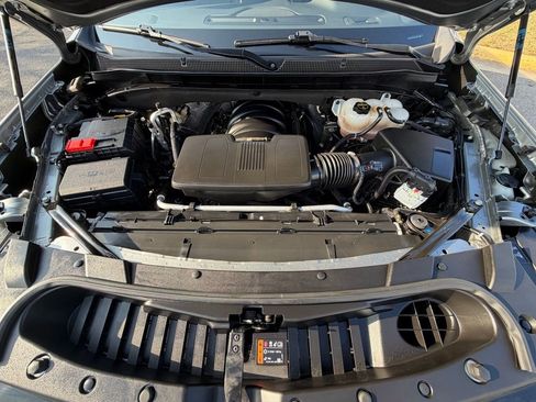 Used 2024 Chevrolet Suburban Premier image 16