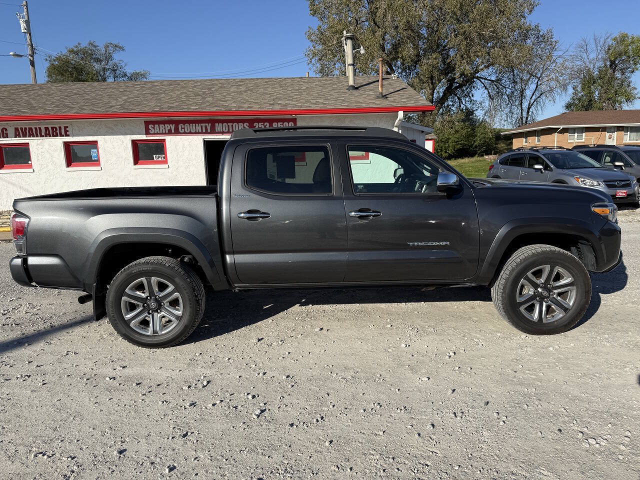 Used 2017 Toyota Tacoma Limited w/ Tow Package AWD/4WD image 2