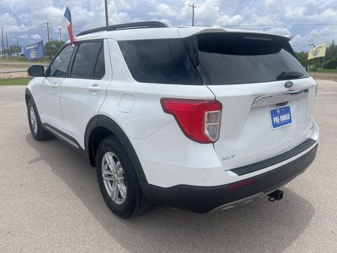 Used 2020 Ford Explorer XLT w/ Equipment Group 202A AWD/4WD image 3
