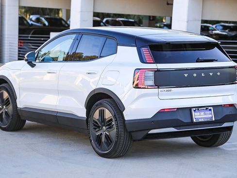 New 2026 Volvo EX30 Cross Country Ultra image 6