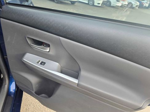 Used 2014 Toyota Prius V Five image 13