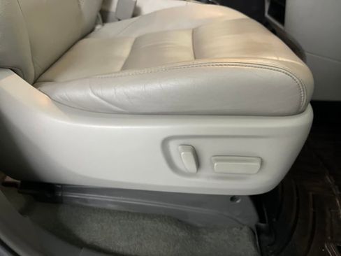 Used 2017 Toyota Sienna XLE image 52