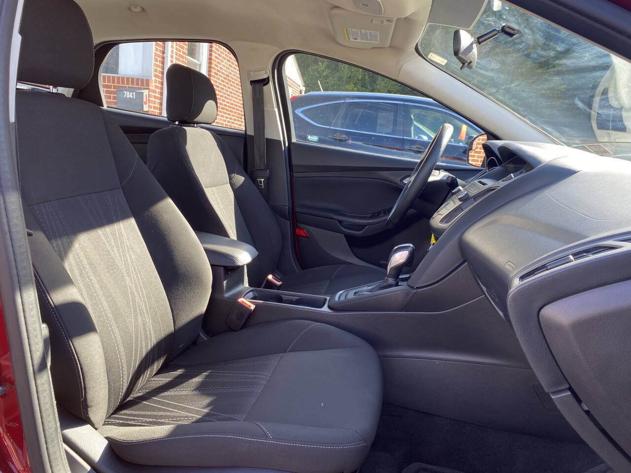 Used 2015 Ford Focus SE FWD image 18