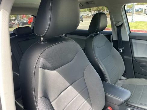 Certified 2022 Volkswagen Taos SE FWD image 28