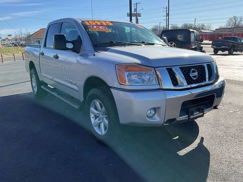 Used 2013 Nissan Titan SV w/ SV Premium Utility Pkg image 7