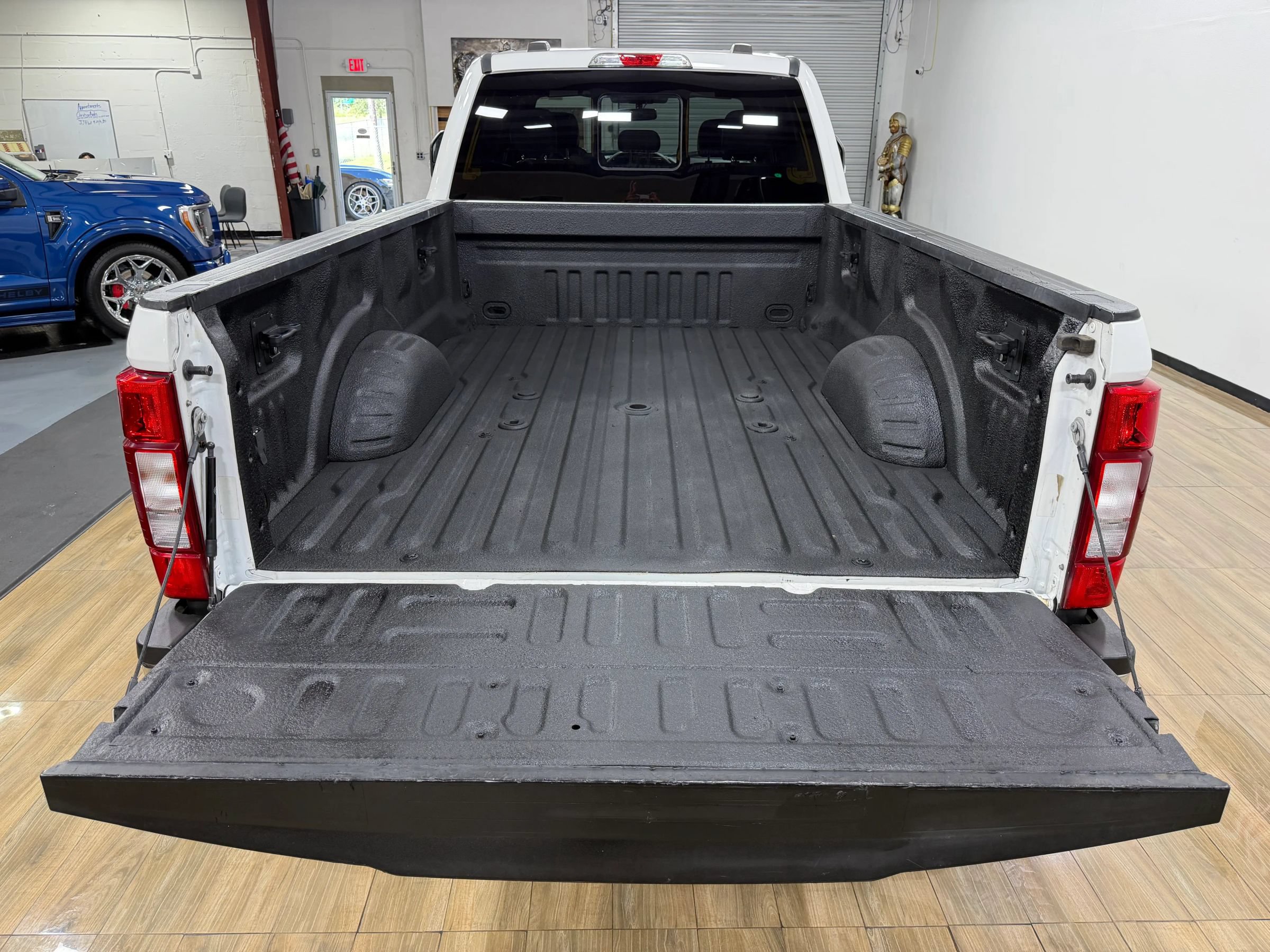 Used 2022 Ford F350 Lariat AWD/4WD image 8