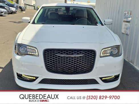 Used 2023 Chrysler 300 Touring L image 2
