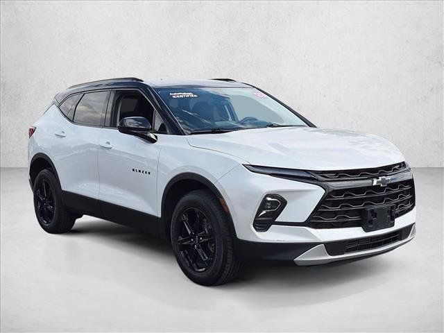 Used 2023 Chevrolet Blazer LT w/ Midnight/Sport Edition FWD image 2