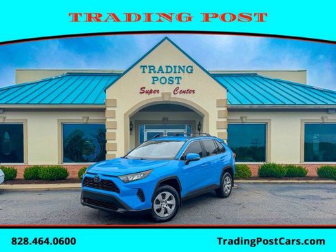 Used 2019 Toyota RAV4 LE AWD/4WD image 1