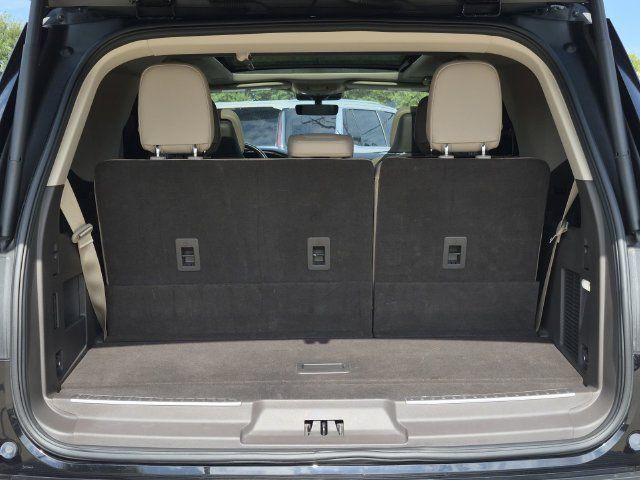 Used 2024 Lincoln Navigator Reserve AWD/4WD image 9