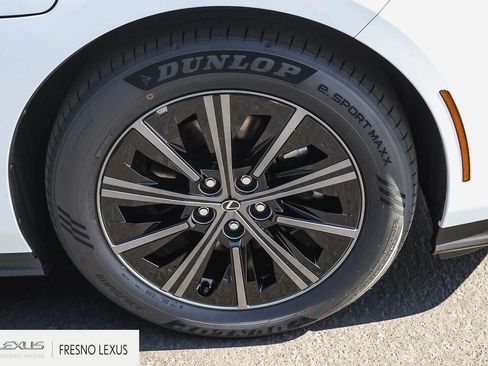 New 2026 Lexus ES 350e FWD image 9