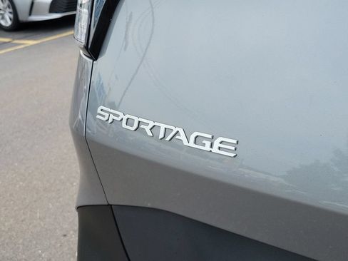 Used 2024 Kia Sportage LX FWD image 8