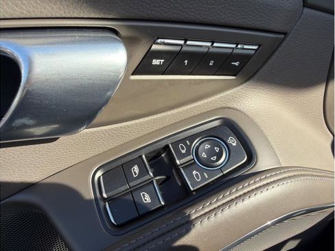 Used 2018 Porsche 718 Boxster Roadster 2D image 8