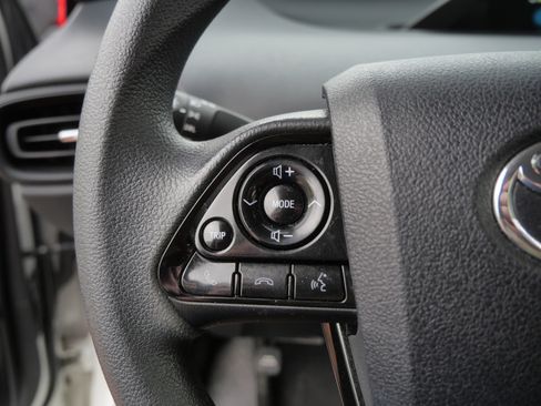 Certified 2020 Toyota Prius LE FWD image 27